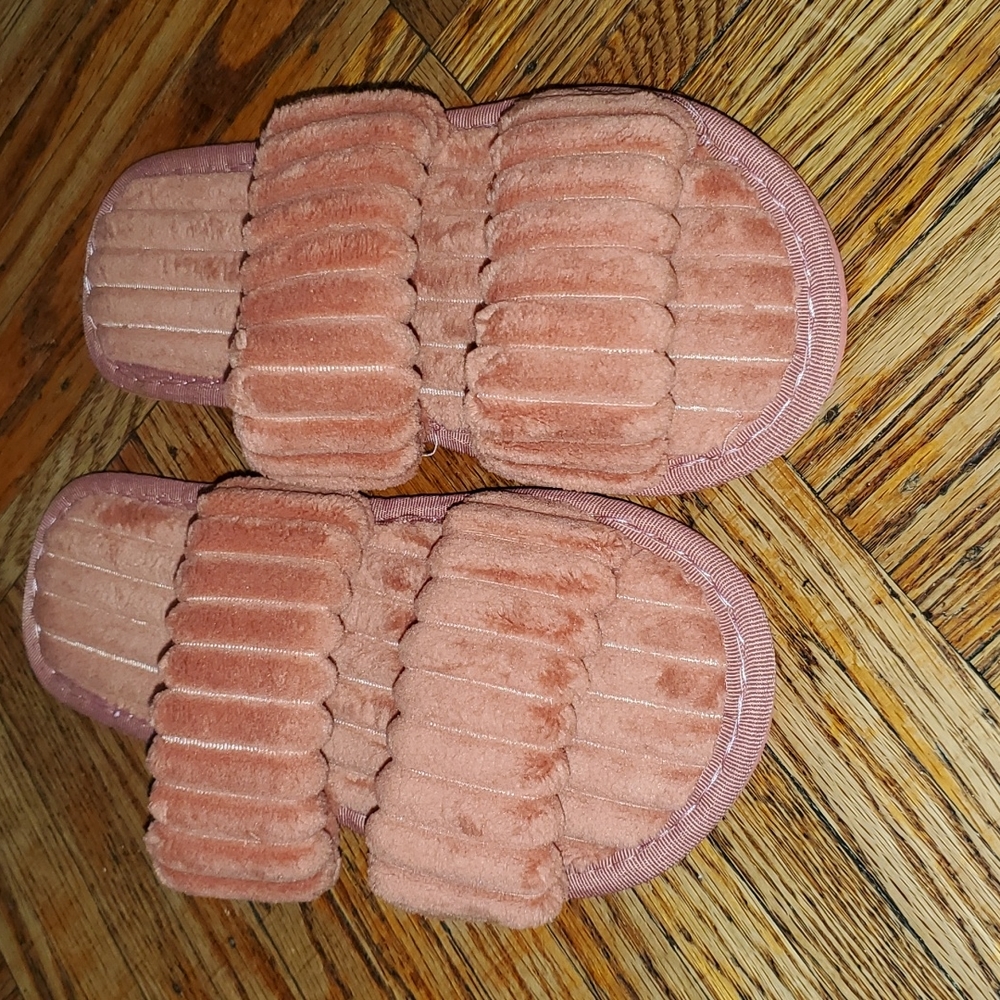 Slippers - Picture 3 of 5